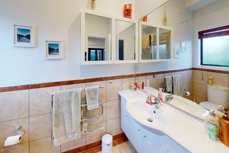 Photo of property in 4 Beirut Court, The Gardens, Auckland, 2105