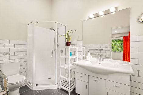 Photo of property in 2/72 Spinella Drive, Bayview, Auckland, 0629