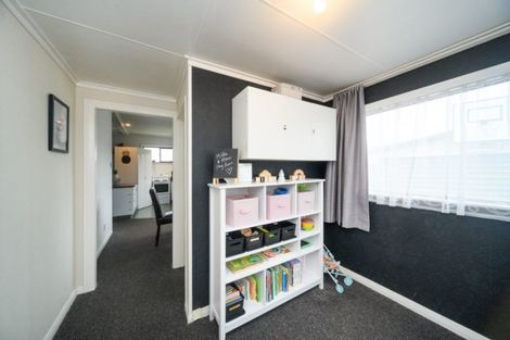 Photo of property in 15 Suzanne Grove, Kelvin Grove, Palmerston North, 4414