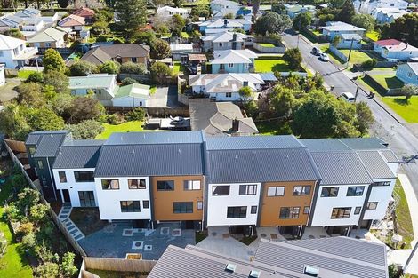 Photo of property in 3/11 Sarona Avenue, Glen Eden, Auckland, 0602