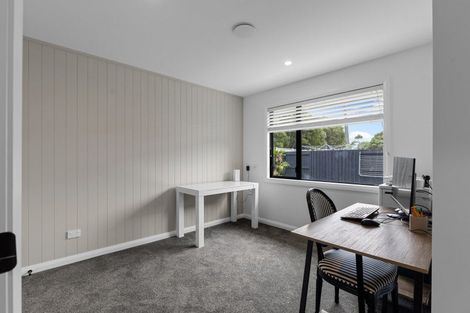 Photo of property in 43 Coutts Way, Fitzherbert, Palmerston North, 4410