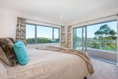 Photo of property in 201 Whangaparaoa Road, Red Beach, 0932