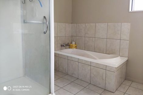 Photo of property in 16 Misty Valley Drive, Henderson, Auckland, 0612