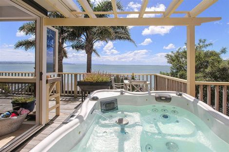 Photo of property in 28 Crispe Road, Clarks Beach, 2122