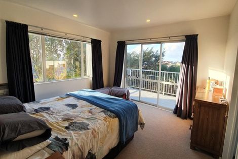 Photo of property in 21 Springwater Vale, Unsworth Heights, Auckland, 0632