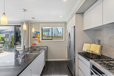 Photo of property in 9 Cassinia Close, Papamoa Beach, Papamoa, 3118