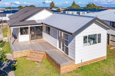 Photo of property in 4 Kupe Place, Castlecliff, Whanganui, 4501