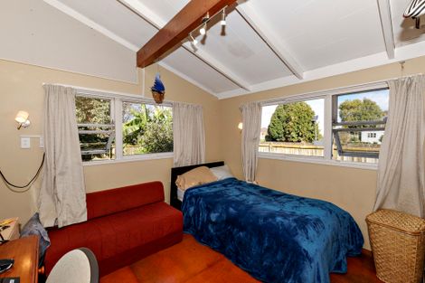 Photo of property in 6 Sturges Road, Henderson, Auckland, 0610