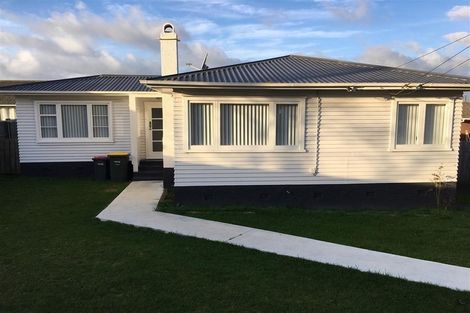 Photo of property in 13 Christmas Road, Manurewa, Auckland, 2102