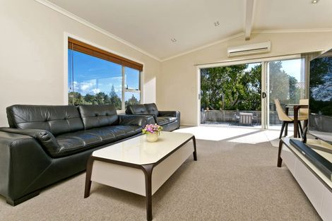 Photo of property in 2/11 Anne Mclean Drive, Bayview, Auckland, 0629