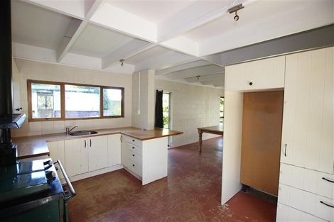 Photo of property in 6 Shirley Road, Parau, Auckland, 0604