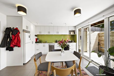 Photo of property in 22 Lawrence Street, Newtown, Wellington, 6021