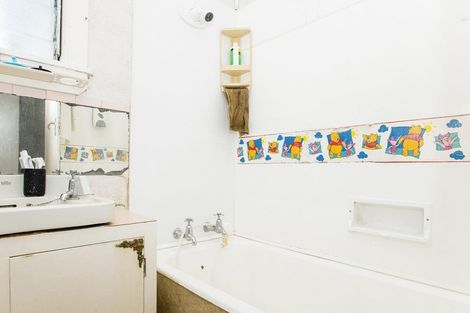 Photo of property in 122 De Lautour Road, Inner Kaiti, Gisborne, 4010