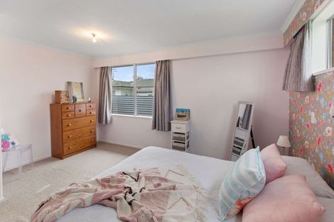 Photo of property in 8 Abraham Crescent, Milson, Palmerston North, 4414
