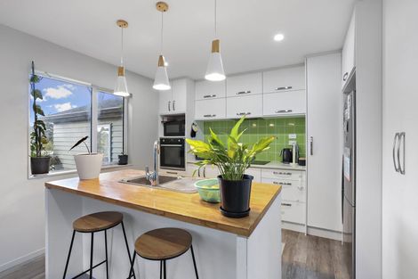 Photo of property in 40h Konini Road, Titirangi, Auckland, 0604