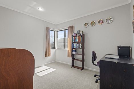 Photo of property in 9 Rosebank Avenue, Kelvin Grove, Palmerston North, 4414