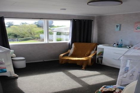 Photo of property in 9 Whaka Street, Maungaturoto, 0520