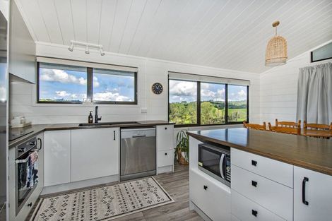 Photo of property in 4 Skelton Crescent, Paparoa, 0571