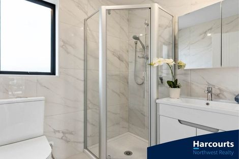 Photo of property in 5/18 Ranui Station Road, Ranui, Auckland, 0612