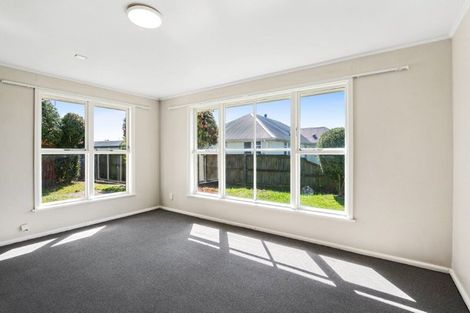 Photo of property in 21 Lambeth Crescent, Northcote, Christchurch, 8052