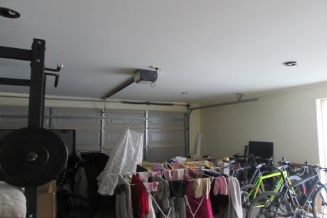 Photo of property in 60 South Kensington Way, Henderson, Auckland, 0612