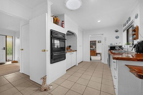 Photo of property in 120 Walter Strevens Drive, Conifer Grove, Takanini, 2112