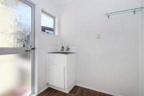 Photo of property in 2/117 Lynn Road, Bayview, Auckland, 0629