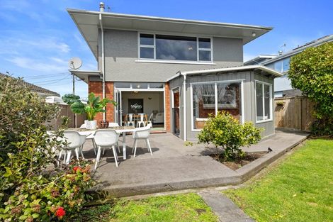 Photo of property in 14 Barrett Street, Westown, New Plymouth, 4310