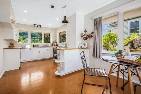 Photo of property in 15 Handyside Street, Tawa, Wellington, 5028