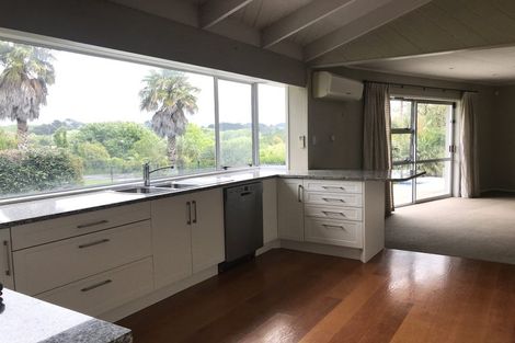 Photo of property in 79 Tawa Road, Kumeu, 0891