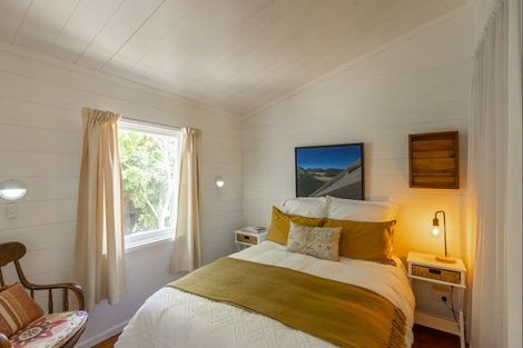 Photo of property in 42 Queens Road, Waikanae Beach, Waikanae, 5036