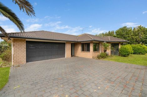 Photo of property in 10 Gleaming Place, Waiuku, 2123