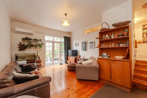 Photo of property in 35 Lawrence Street, Newtown, Wellington, 6021