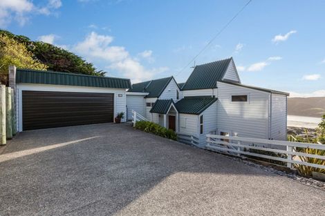 Photo of property in 22a Kahu Road, Paremata, Porirua, 5024