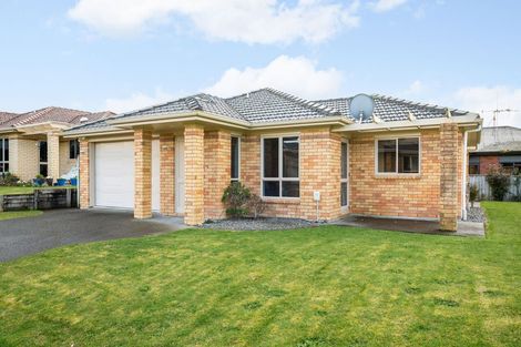Photo of property in 21 Sovereign Isle Lane, Rototuna, Hamilton, 3210