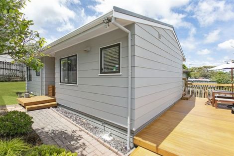 Photo of property in 1/10 Oreil Avenue, West Harbour, Auckland, 0618