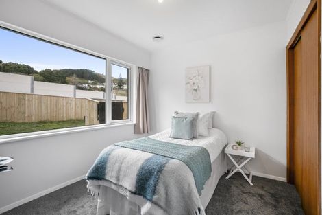 Photo of property in 12 Ranui Terrace, Tawa, Wellington, 5028