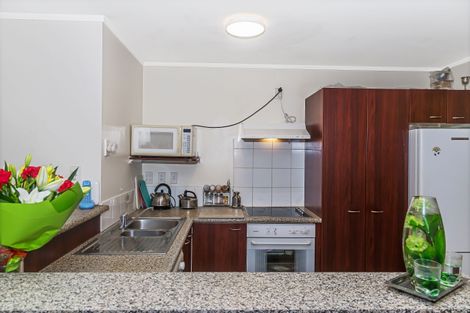 Photo of property in The Haven, 10/120 Beach Haven Road, Beach Haven, Auckland, 0626