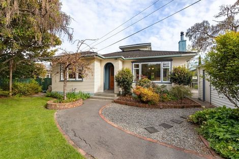 Photo of property in 51 Pohutukawa Street, Woburn, Lower Hutt, 5010