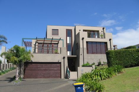 Photo of property in 1/20 Eastcliffe Road, Castor Bay, Auckland, 0620