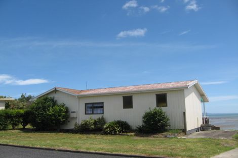 Photo of property in 16a Crispe Road, Clarks Beach, 2122