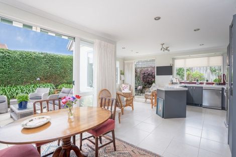 Photo of property in 2/12 Gradwell Place, Two Mile Bay, Taupo, 3330