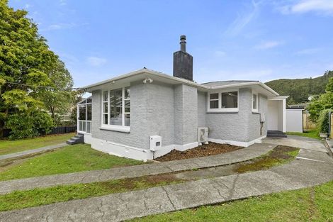 Photo of property in 27 Lees Grove, Wainuiomata, Lower Hutt, 5014