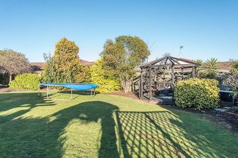 Photo of property in 5 Chilton Drive, Paraparaumu, 5032