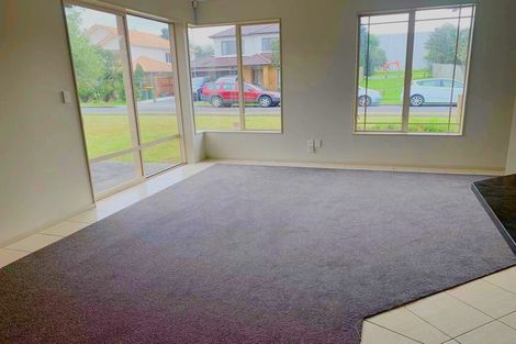 Photo of property in 16 Speyside Crescent, Flat Bush, Auckland, 2016