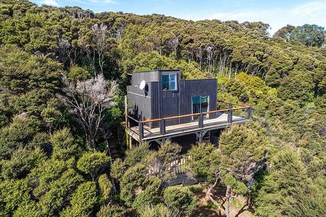 Photo of property in 27 Okoka Road, Omiha, Waiheke Island, 1081