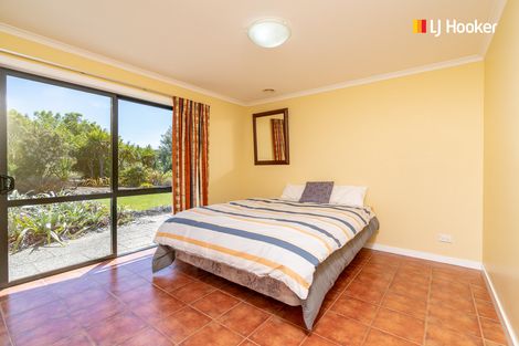 Photo of property in 1 Joshua Place, Helensburgh, Dunedin, 9010