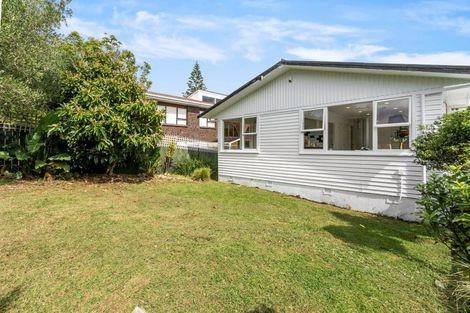 Photo of property in 2/4202a Great North Road, Glendene, Auckland, 0602