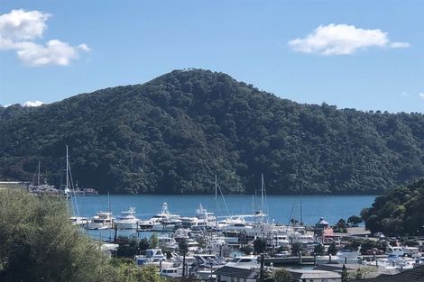 Photo of property in 18 Russell Street, Picton, 7220