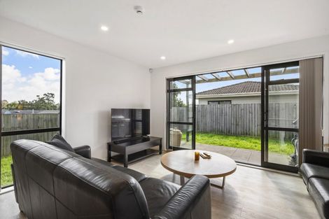 Photo of property in 7/60 Hepburn Road, Glendene, Auckland, 0602